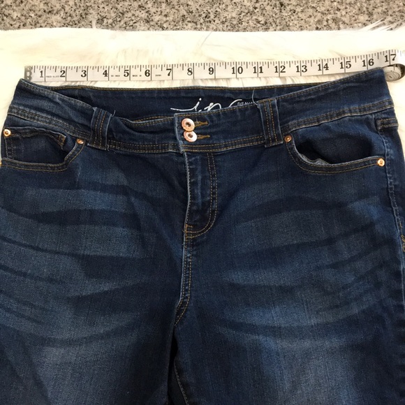 4/$20 Jean capris pants - Picture 3 of 4